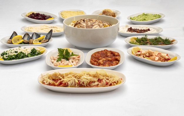 Zestaw talerzy z jedzeniem